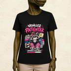 T-shirt Femme « Veuillez patienter, j'apprends à être adulte ! »