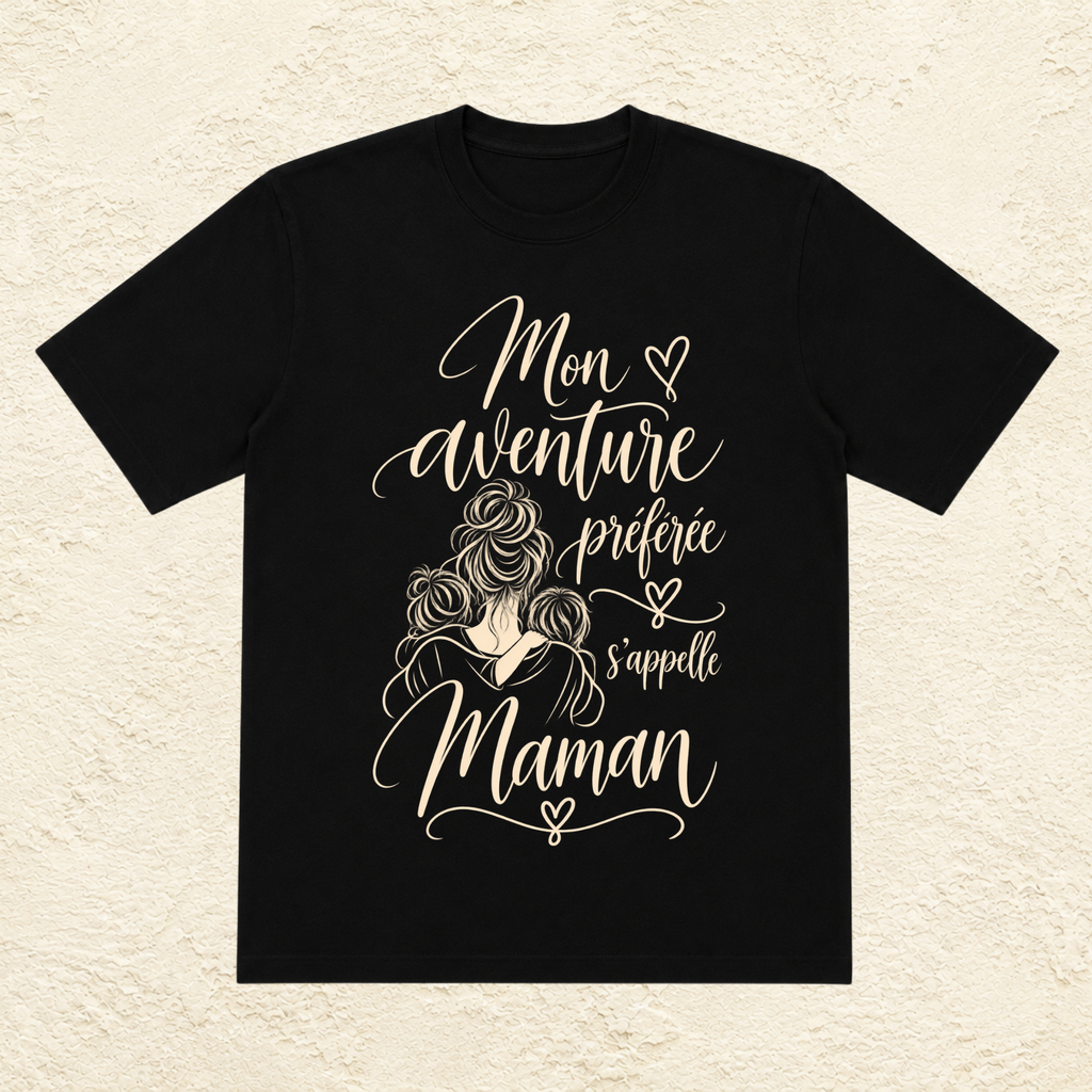 T-shirt Femme illustré « Mon aventure préférée s'appelle Maman »