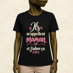 T-shirt Femme texte « Ils m'appellent Maman et j'adore ça »