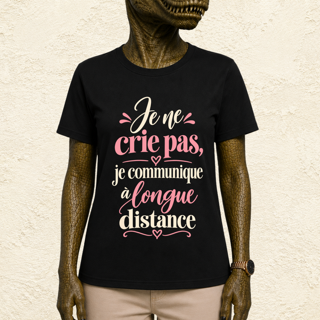 T-shirt Femme texte « Je ne crie pas, je communique à longue distance »