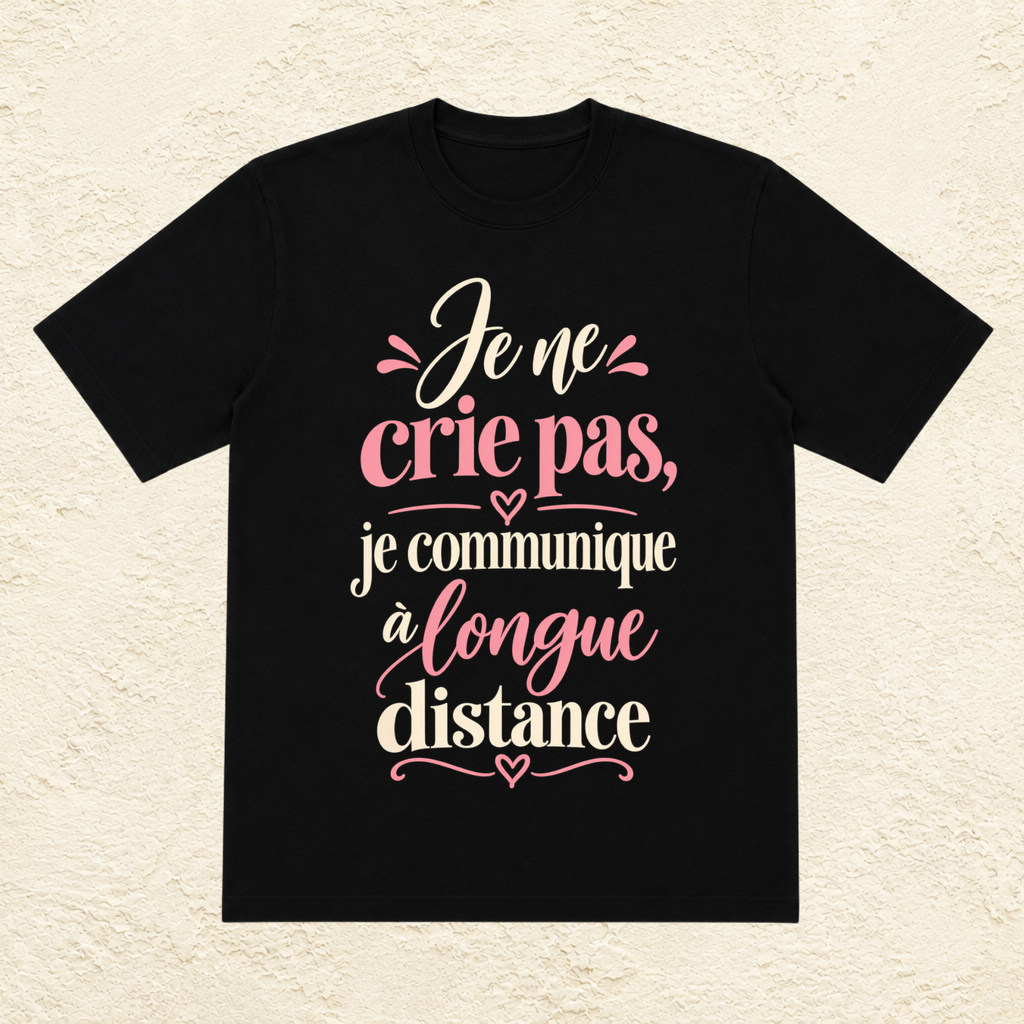 T-shirt Femme texte « Je ne crie pas, je communique à longue distance »