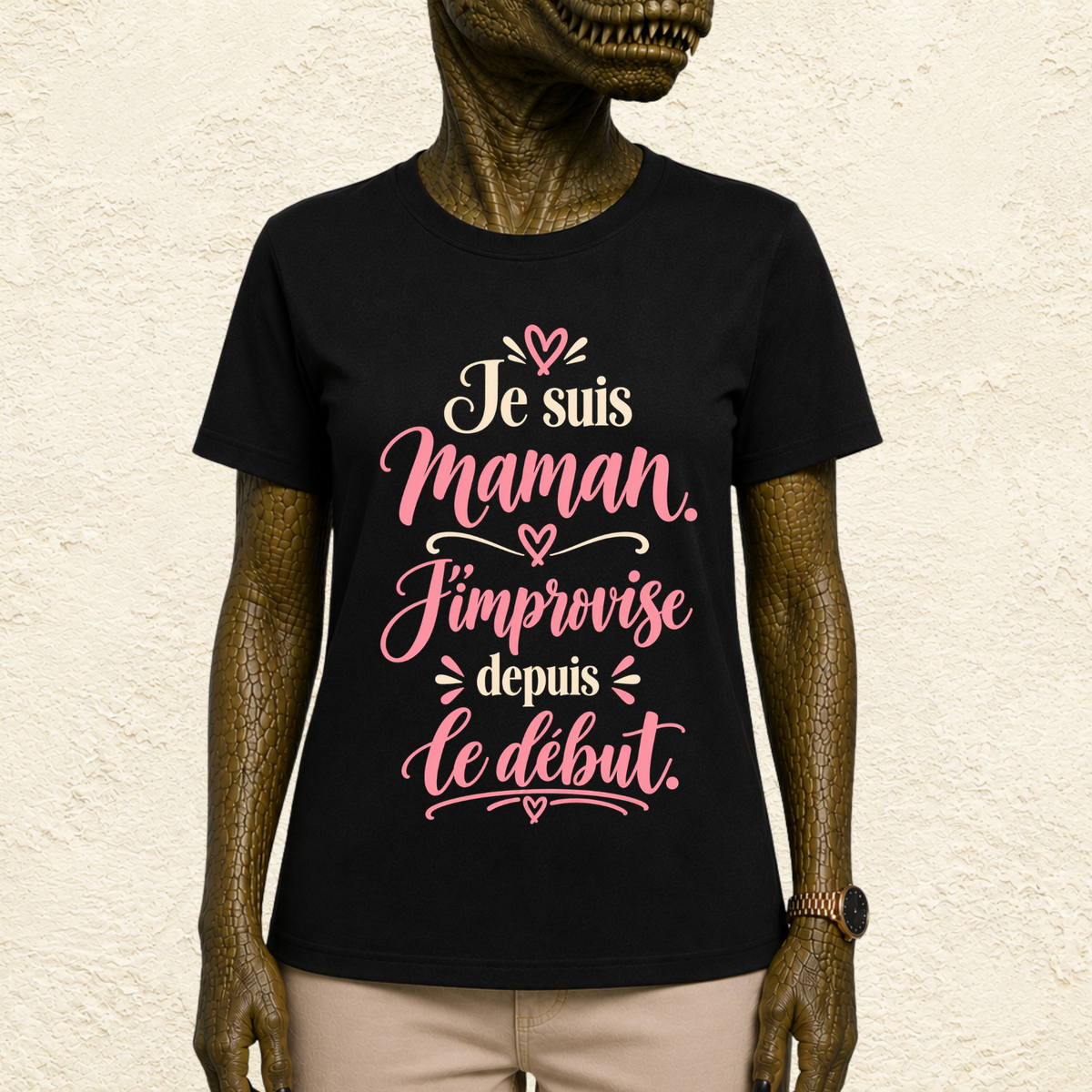 T-shirt Femme texte « Je suis maman. J'improvise depuis le début. »