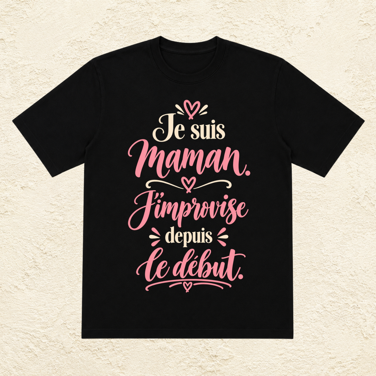 T-shirt Femme texte « Je suis maman. J'improvise depuis le début. »