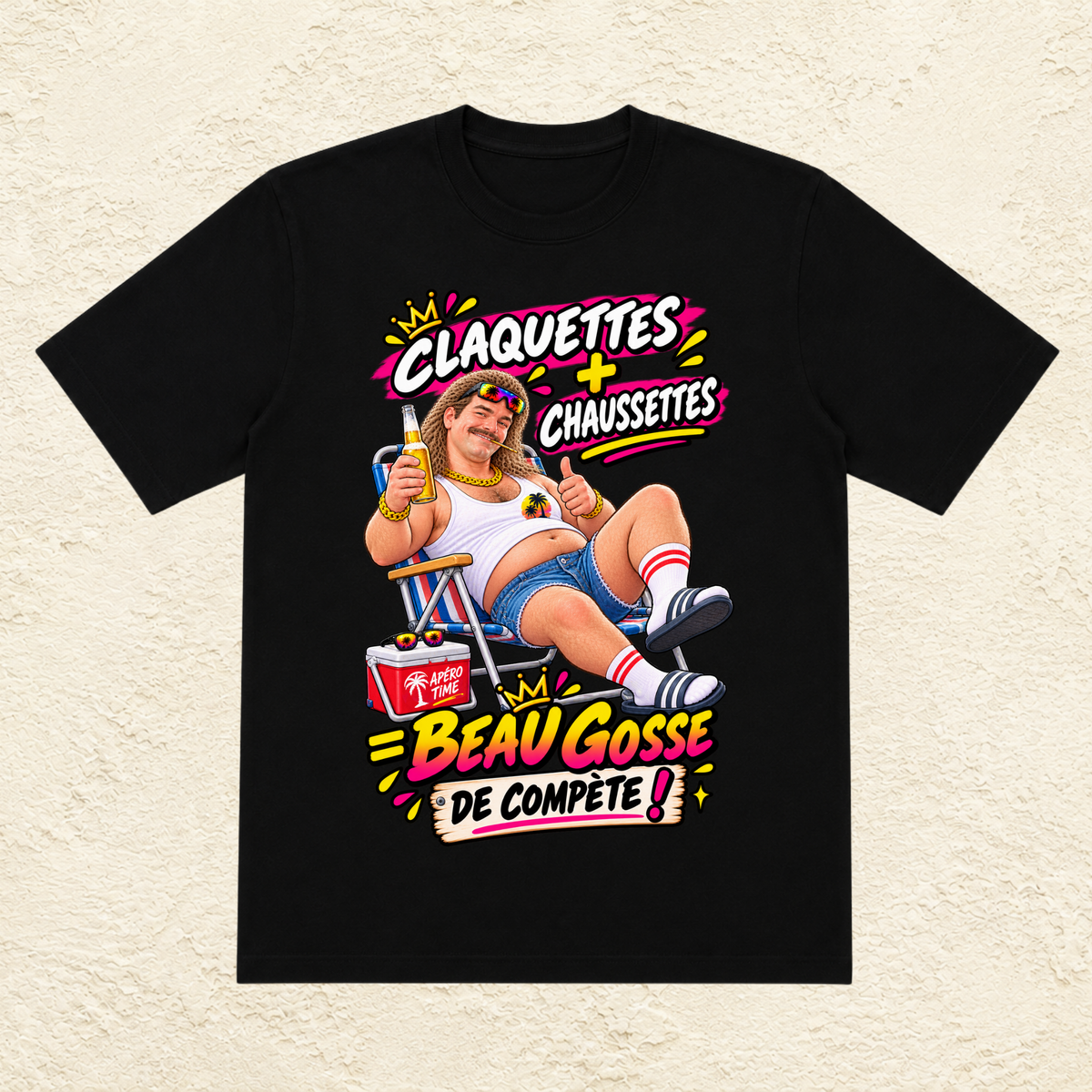 T-shirt Homme illustré « Claquettes + Chaussettes = Beau gosse de compète ! »