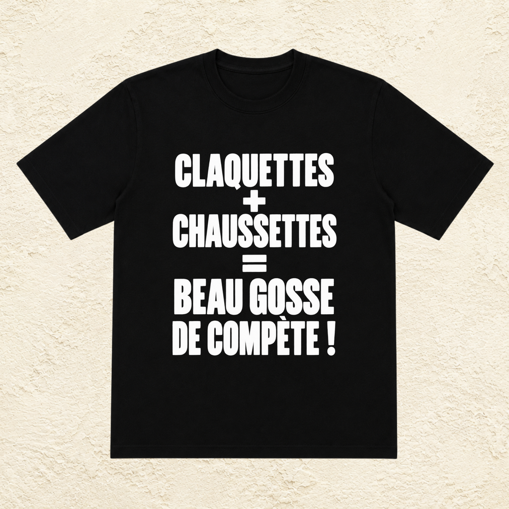 T-shirt Homme Noir et Blanc « Claquettes + Chaussettes = Beau gosse de compète ! »