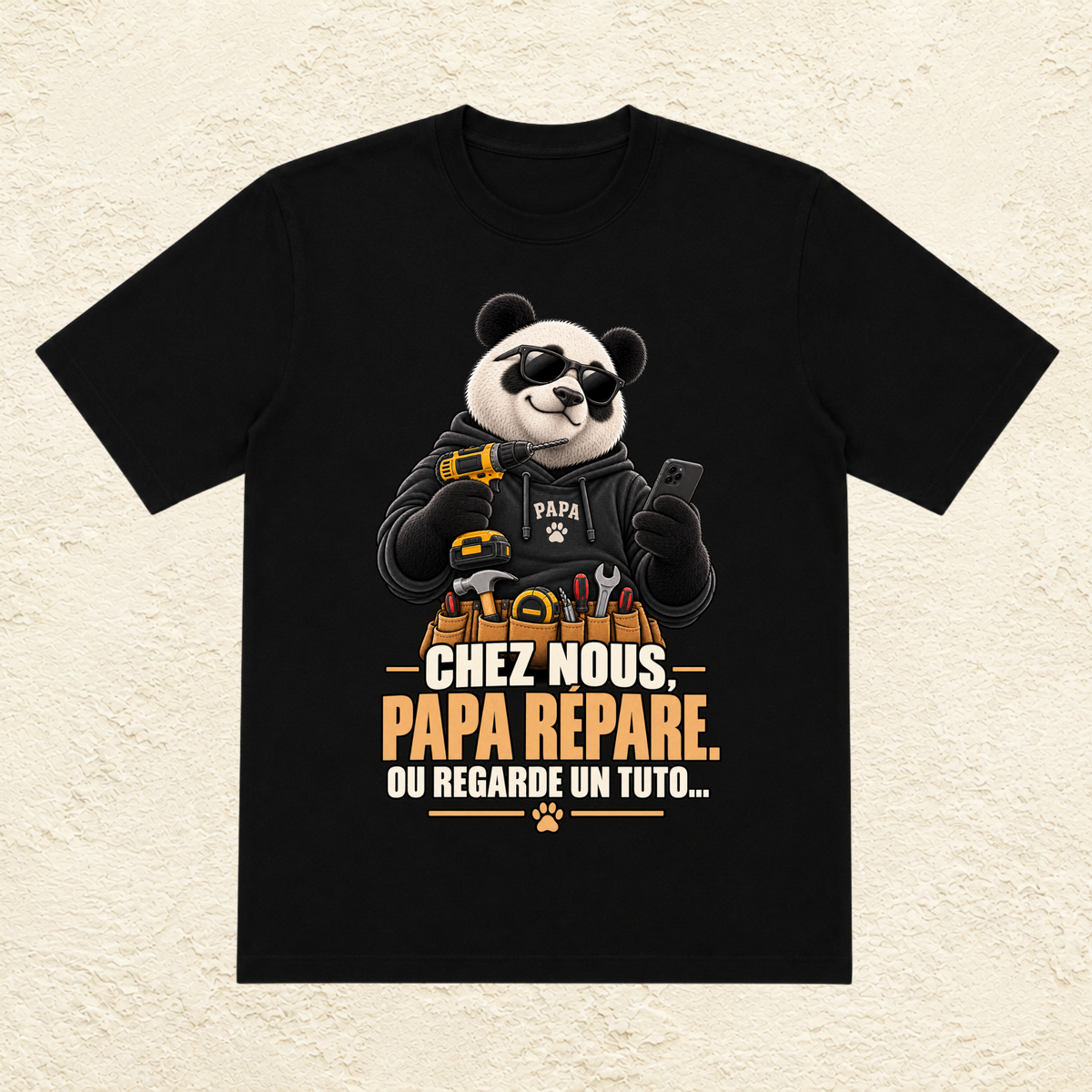 T-shirt Homme illustré « Chez nous, Papa répare. Ou regarde un tuto... »