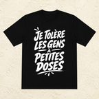 T-shirt Unisexe Noir et Blanc « Je tolère les gens à petites doses »